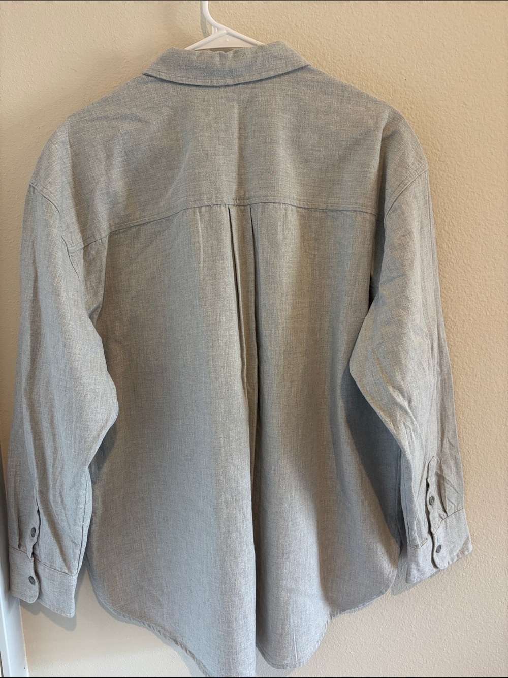Universal Thread Long-Sleeve Button Down Shirt.     100% Cotton - Picture 4 of 4